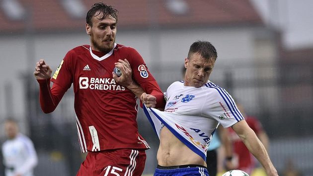 Zleva Tomáš Chorý z Olomouce a Radek Mezlík ze Znojma. Zleva Tomáš Chorý z Olomouce a Radek Mezlík ze Znojma.