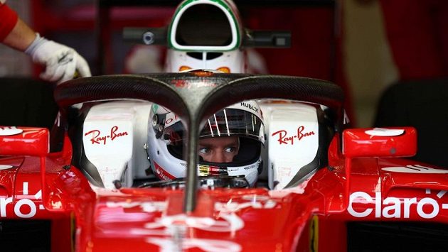 Sebastian Vettel předvedl ochrannou svatozář při testech v Silverstonu. Sebastian Vettel předvedl ochrannou svatozář při testech v Silverstonu.