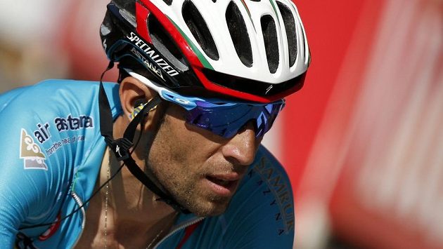 Vincenzo Nibali na trati letošní Tour de France. Vincenzo Nibali na trati letošní Tour de France.