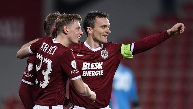 Fotbalisté Sparty Praha Ladislav Krejčí, Bořek Dočkal a David Lafata oslavují gól v zápase s Českými Budějovicemi. Fotbalisté Sparty Praha Ladislav Krejčí, Bořek Dočkal a David Lafata oslavují gól v zápase s Českými Budějovicemi.