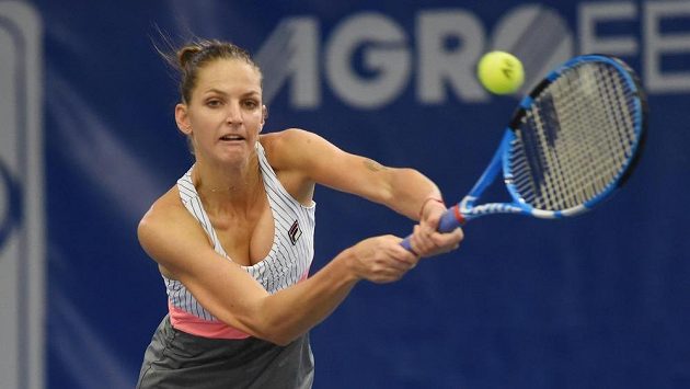 Karolína Plíšková (na snímku) z Prostějova při extraligovém utkání s Karolínou Muchovou z Přerova. Karolína Plíšková (na snímku) z Prostějova při extraligovém utkání s Karolínou Muchovou z Přerova.