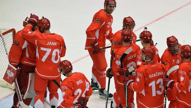 Hokejisté Třince se radují z vítězství a postupu do čtvrtfinále Ligy mistrů. Hokejisté Třince se radují z vítězství a postupu do čtvrtfinále Ligy mistrů.
