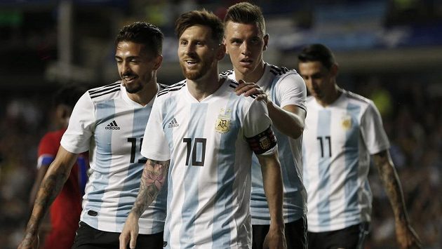 Zleva Argentinci Manuel Lanzini, Lionel Messi, Giovanni Lo Celso, a Ángel di María při utkání s Haiti. Zleva Argentinci Manuel Lanzini, Lionel Messi, Giovanni Lo Celso, a Ángel di María při utkání s Haiti.