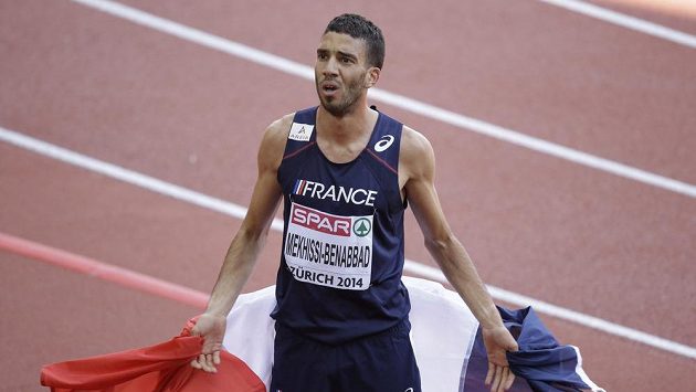 Mahiedine Mekhissi-Benabbad po triumfu na 1500 m překvapeně reagoval na pískot publika. Mahiedine Mekhissi-Benabbad po triumfu na 1500 m překvapeně reagoval na pískot publika.