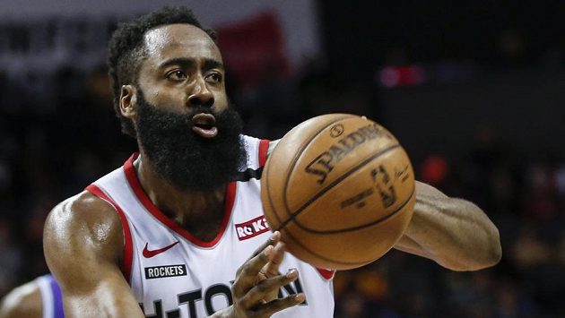 Hvězda Houstonu i celé NBA James Harden v akci. Hvězda Houstonu i celé NBA James Harden v akci.