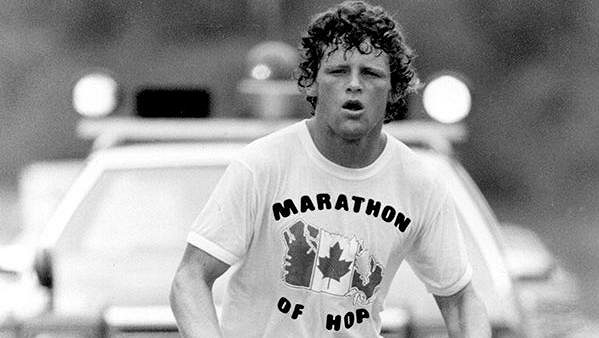 Před 40 lety zahájil Terry Fox svůj Maraton naděje, jeho nadace až do dnešního dne vybrala více než 800 milionů dolarů pro boj s rakovinou. Před 40 lety zahájil Terry Fox svůj Maraton naděje, jeho nadace až do dnešního dne vybrala více než 800 milionů dolarů pro boj s rakovinou.