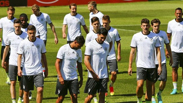 Němečtí fotbalisté se ve švýcarské Asconě připravují na EURO. Němečtí fotbalisté se ve švýcarské Asconě připravují na EURO.