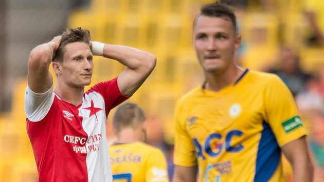Útočník Slavie Milan Škoda po neproměněné šanci v Teplicích. Útočník Slavie Milan Škoda po neproměněné šanci v Teplicích.