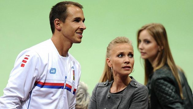 Tenista Lukáš Rosol a jeho partnerka Michaela Ochotská. Tenista Lukáš Rosol a jeho partnerka Michaela Ochotská.