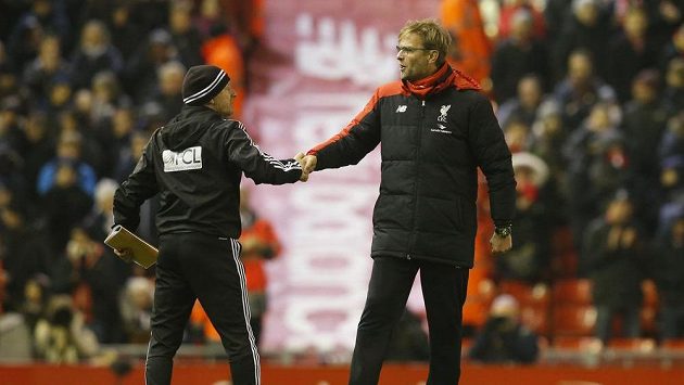 Trenér Liverpoolu Jürgen Klopp si po zápase s WBA potřásl rukou jen s asistentem trenéra Markem O'Connorem. Trenér Liverpoolu Jürgen Klopp si po zápase s WBA potřásl rukou jen s asistentem trenéra Markem O'Connorem.