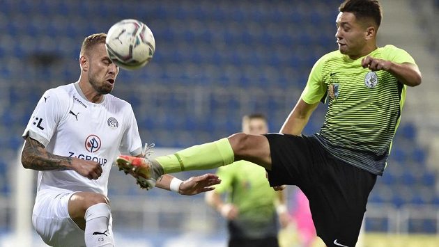 Zleva Petr Reinberk ze Slovácka a Jiří Spáčil z Prostějova. Zleva Petr Reinberk ze Slovácka a Jiří Spáčil z Prostějova.