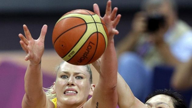 Australská basketbalistka Lauren Jacksonová (vlevo). Australská basketbalistka Lauren Jacksonová (vlevo).