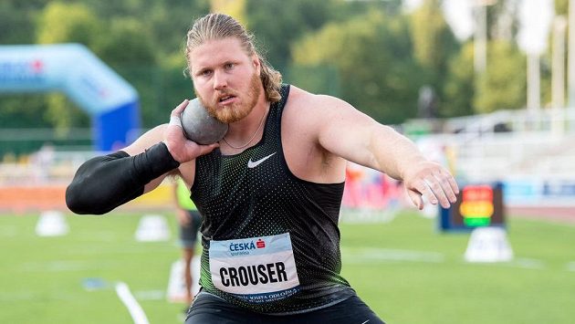 Americký koulař Ryan Crouser během atletického mítinku Memoriál Josefa Odložila 2018 v červnu na pražské Julisce. Americký koulař Ryan Crouser během atletického mítinku Memoriál Josefa Odložila 2018 v červnu na pražské Julisce.
