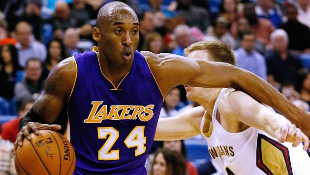 Hvězda Los Angeles Lakers Kobe Bryant musí na nějaký čas na basketbal zapomenout. Hvězda Los Angeles Lakers Kobe Bryant musí na nějaký čas na basketbal zapomenout.
