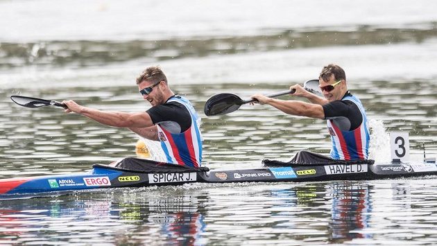 Kajakáři Daniel Havel (vzadu) a Jakub Špicar na loňském MS v Račicích. Kajakáři Daniel Havel (vzadu) a Jakub Špicar na loňském MS v Račicích.