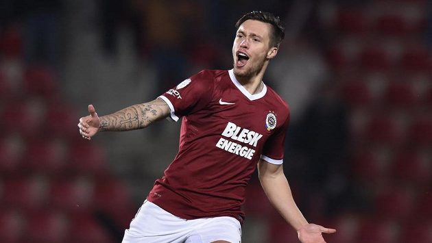 Útočník Sparty Praha Václav Kadlec se raduje z gólu na 2:1 proti Příbrami. Útočník Sparty Praha Václav Kadlec se raduje z gólu na 2:1 proti Příbrami.