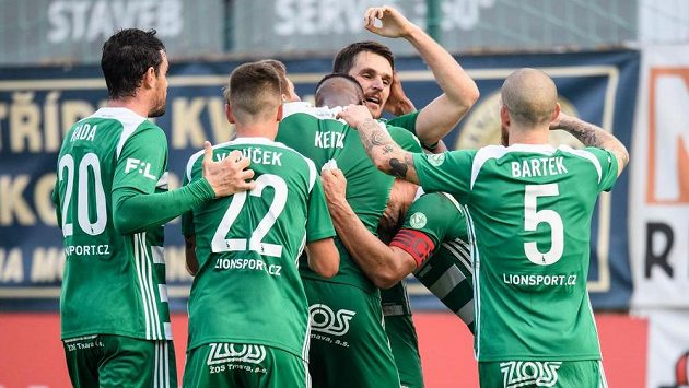 Fotbalisté Bohemians oslavují gól vstřelený Opavě. Fotbalisté Bohemians oslavují gól vstřelený Opavě.