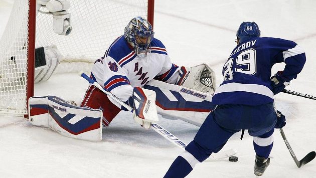 Play off rozhoduje brankář. Rangers se mohou na Henrika Lundqvista spoléhat jako na jednoho z nejlepších gólmanů vůbec. Play off rozhoduje brankář. Rangers se mohou na Henrika Lundqvista spoléhat jako na jednoho z nejlepších gólmanů vůbec.