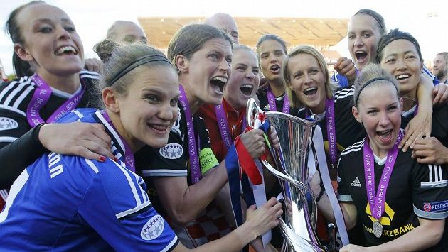 Frankfurtské fotbalistky slaví triumf v LM. Ve finále zdolaly Paris SG. Frankfurtské fotbalistky slaví triumf v LM. Ve finále zdolaly Paris SG.