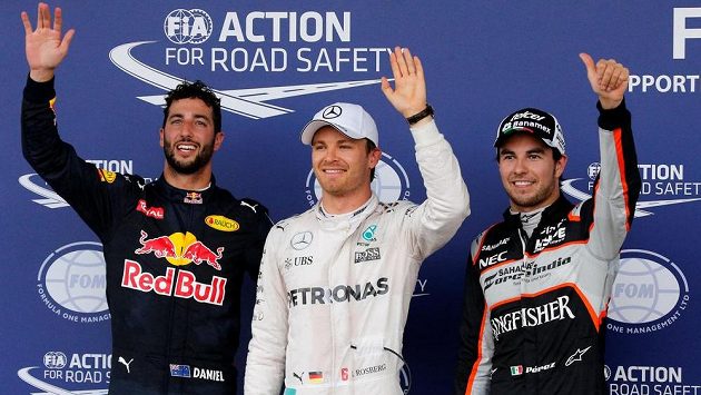 Tři nejúspěšnější jezdci kvalifikace na GP Evropy v Baku - zleva třetí Daniel Ricciardo, vítěz Nico Rosberg a druhý Sergio Pérez. Tři nejúspěšnější jezdci kvalifikace na GP Evropy v Baku - zleva třetí Daniel Ricciardo, vítěz Nico Rosberg a druhý Sergio Pérez.