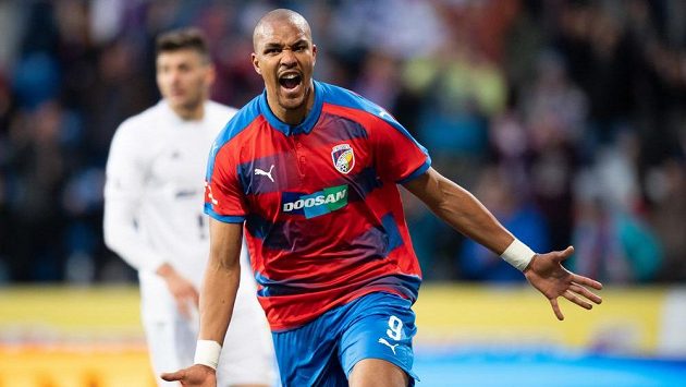 Útočník Viktorie Plzeň Jean-David Beauguel oslavuje gól na 2:1 během utkání s Baníkem. Útočník Viktorie Plzeň Jean-David Beauguel oslavuje gól na 2:1 během utkání s Baníkem.