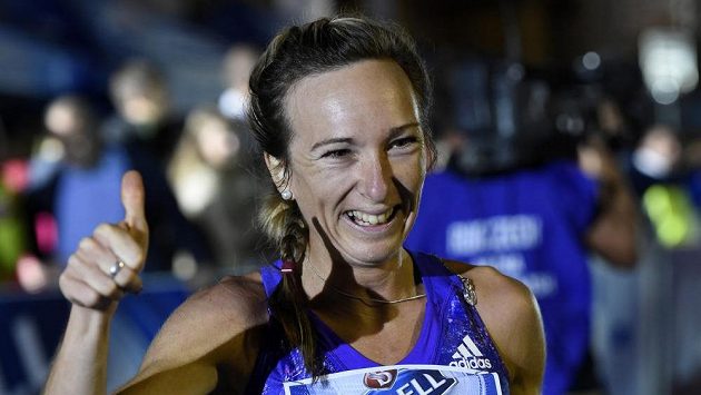 Eva Vrabcová-Nývltová si při pražské Birell Grand Prix připsala vítězství mezi českými běžkyněmi. Dařilo se jí i v Ústí. Eva Vrabcová-Nývltová si při pražské Birell Grand Prix připsala vítězství mezi českými běžkyněmi. Dařilo se jí i v Ústí.
