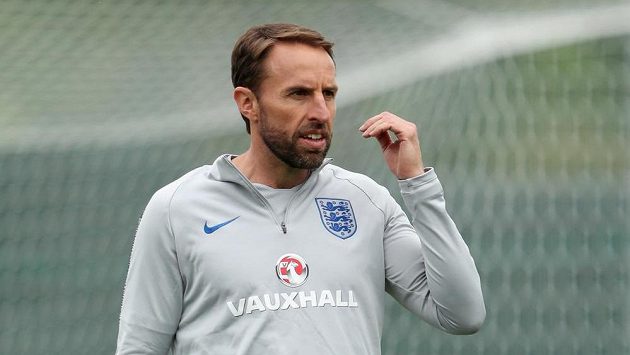 Kouč Gareth Southgate při tréninku anglické reprezentace na MS. Kouč Gareth Southgate při tréninku anglické reprezentace na MS.