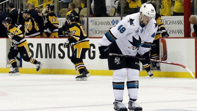 Útočník San Jose Tomáš Hertl do třetího finále NHL nezasáhne. Útočník San Jose Tomáš Hertl do třetího finále NHL nezasáhne.