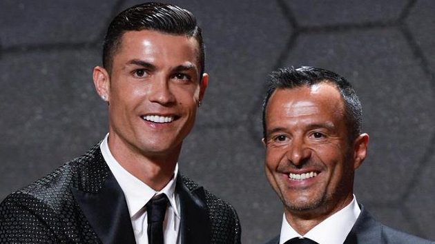 Cristiano Ronaldo a jeho fotbalový agent Jorge Mendes. Cristiano Ronaldo a jeho fotbalový agent Jorge Mendes.