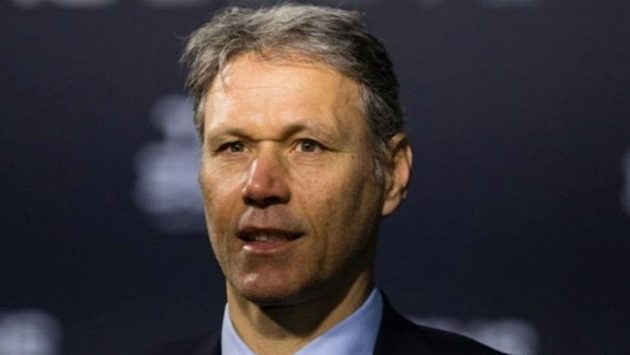 Legenda nizozemského fotbalu Marco van Basten má z ostudy kabát. Legenda nizozemského fotbalu Marco van Basten má z ostudy kabát.
