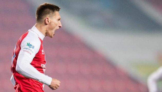 Slávista Milan Škoda oslavuje gól na 1:1 během utkání s Bohemians 1905. Slávista Milan Škoda oslavuje gól na 1:1 během utkání s Bohemians 1905.