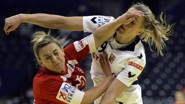 Helena Štěrbová (v bílém) svedla tvrdý souboj s Kristinou Billeovou z Dánska. Helena Štěrbová (v bílém) svedla tvrdý souboj s Kristinou Billeovou z Dánska.