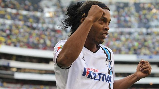 Slavný Brazilec Ronaldinho Gaúcho naposledy hrál za mexický celek Querétaro. Slavný Brazilec Ronaldinho Gaúcho naposledy hrál za mexický celek Querétaro.