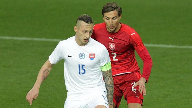 Adam Zreľák ze Slovenska a Stefan Simič během přípravného zápasu fotbalistů do 21 let mezi Českou republikou a Slovenskem v Karviné. Adam Zreľák ze Slovenska a Stefan Simič během přípravného zápasu fotbalistů do 21 let mezi Českou republikou a Slovenskem v Karviné.