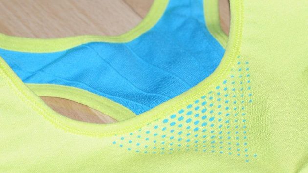 Craft Cool Seamless Bra: Detail síťované struktury. Craft Cool Seamless Bra: Detail síťované struktury.