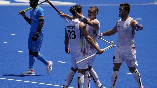 Belgičtí pozemní hokejisté se radují v zápase s Indií. Belgičtí pozemní hokejisté se radují v zápase s Indií.