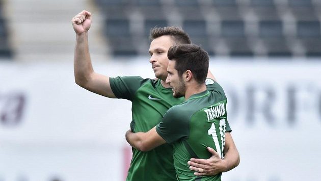 Jablonečtí fotbalisté (zleva) Stanislav Tecl a Michal Trávník se radují z branky Jablonečtí fotbalisté (zleva) Stanislav Tecl a Michal Trávník se radují z branky