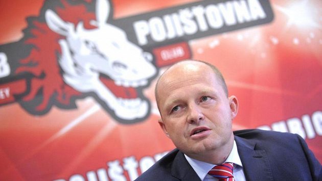 Generální manažer hokejového klubu ČSOB Pojišťovna Pardubice Ondřej Šebek na tiskové konferenci k zahájení nové extraligové sezóny. Generální manažer hokejového klubu ČSOB Pojišťovna Pardubice Ondřej Šebek na tiskové konferenci k zahájení nové extraligové sezóny.