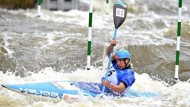 Kajakář Jiří Prskavec během finálové jízdy Světověho poháru ve vodním slalómu v kategorii K1. Kajakář Jiří Prskavec během finálové jízdy Světověho poháru ve vodním slalómu v kategorii K1.