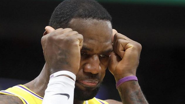 Basketbalista Los Angeles Lakers LeBron James si v utkání proti Chicagu Bulls připsal triple double Basketbalista Los Angeles Lakers LeBron James si v utkání proti Chicagu Bulls připsal triple double