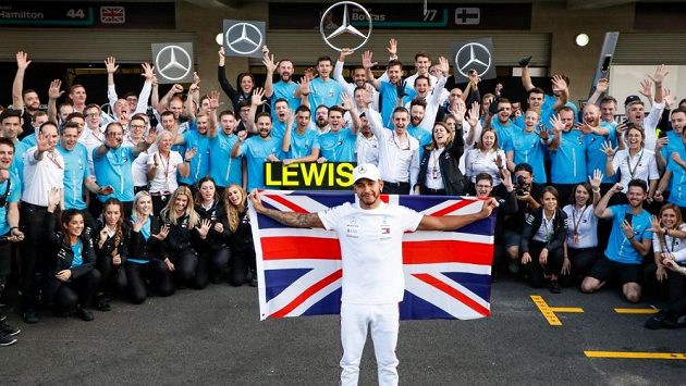 Lewis Hamilton si může zajistit šestý titul světového šampiona. Lewis Hamilton si může zajistit šestý titul světového šampiona.