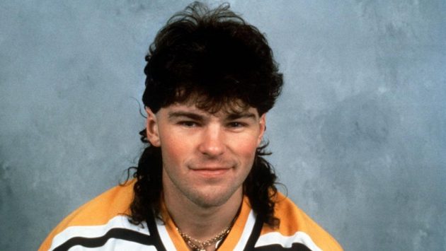 Poznáváte ho? Mladík Jaromír Jágr v dresu Pittsburghu Penguins. Poznáváte ho? Mladík Jaromír Jágr v dresu Pittsburghu Penguins.