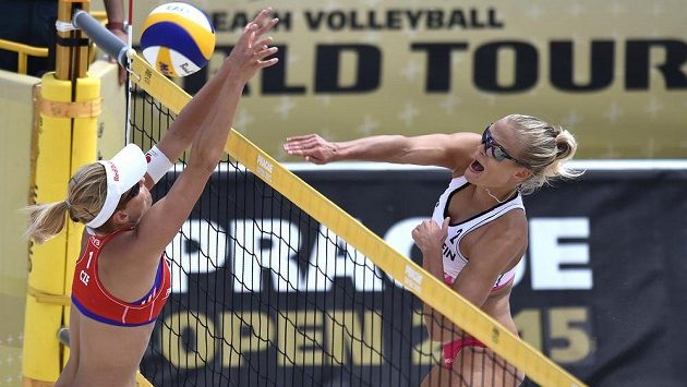 Markéta Sluková (vlevo) na loňském Prague Open. Markéta Sluková (vlevo) na loňském Prague Open.