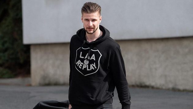 Brankář Marek Langhamer přichází na sraz hokejové reprezentace. Brankář Marek Langhamer přichází na sraz hokejové reprezentace.
