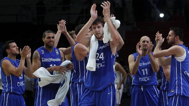 Čeští basketbalisté obsadili na ME výborné sedmé místo a zahrají si i o olympijské Rio. Čeští basketbalisté obsadili na ME výborné sedmé místo a zahrají si i o olympijské Rio.