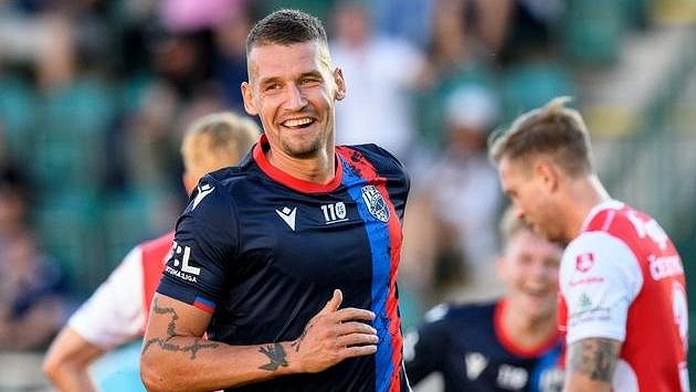 Lukáš Hejda z Viktorie Plzeň oslavuje jediný gól utkání s Pardubicemi. Lukáš Hejda z Viktorie Plzeň oslavuje jediný gól utkání s Pardubicemi.