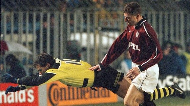 Martin Hašek (vpravo) v utkání Ligy mistrů proti Dortmundu. Martin Hašek (vpravo) v utkání Ligy mistrů proti Dortmundu.