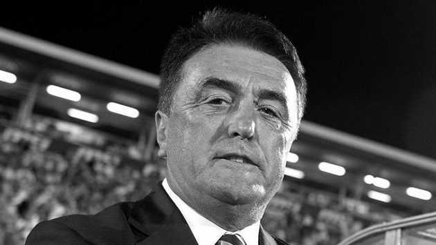 Bývalý srbský fotbalista a trenér Radomir Antič zemřel v Madridu ve věku 71 let. Bývalý srbský fotbalista a trenér Radomir Antič zemřel v Madridu ve věku 71 let.