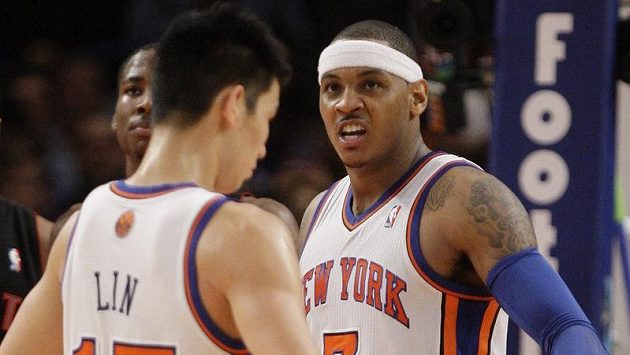 Basketbalisté New Yorku Knicks Carmelo Anthony (7) a Jeremy Lin. Basketbalisté New Yorku Knicks Carmelo Anthony (7) a Jeremy Lin.
