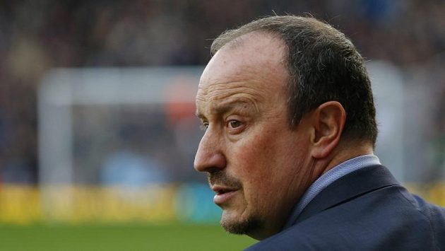 Rafael Benítez se na lavičce Chelsea Rafael Benítez se na lavičce Chelsea